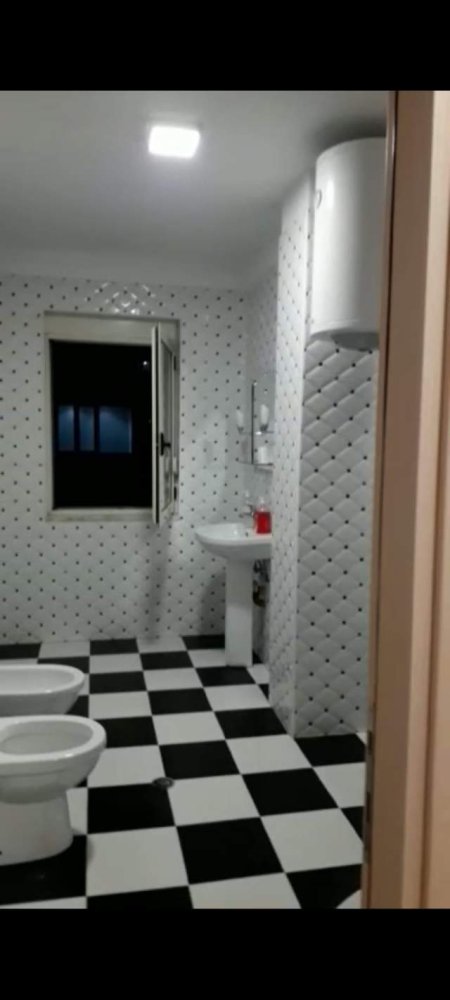 Tirane, jepet me qera apartament 3+1+BLK Kati 5, 126 m² 65.000 Leke (tefta tashko koco)