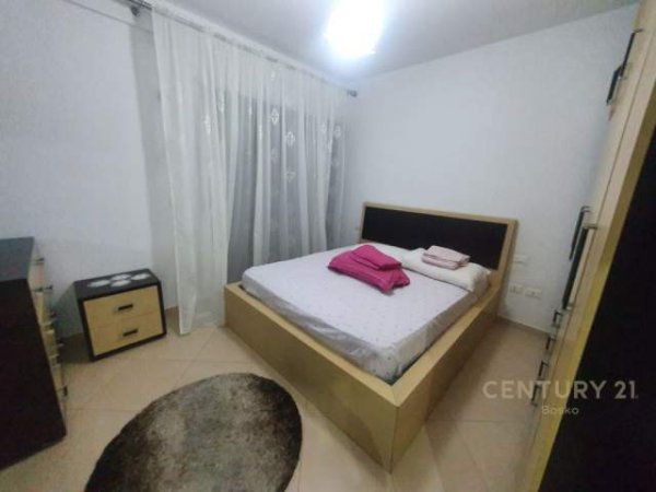 Tirane, jepet me qera apartament 2+1 Kati 2, 112 m² 500 Euro (Selvia)