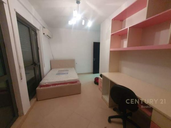Tirane, jepet me qera apartament 2+1 Kati 2, 112 m² 500 Euro (Selvia)