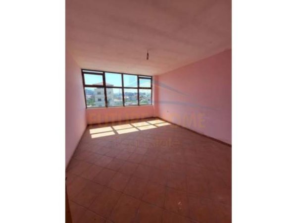 Tirane, shes ambjent biznesi Kati 1, 1.280 m² 1.200.000 Euro (Autostrada Tirane-Durres)