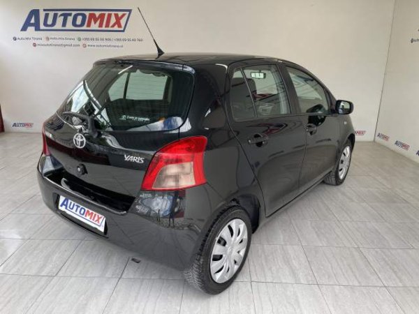 Tirane, shes makine Toyota YARIS Viti 2006, 4.600 Euro