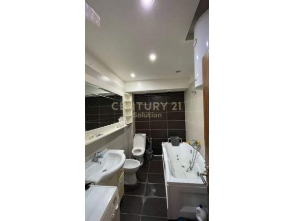 Tirane, jepet me qera apartament 1+1 Kati 9, 74 m² 350 Euro (Komuna e parisit)
