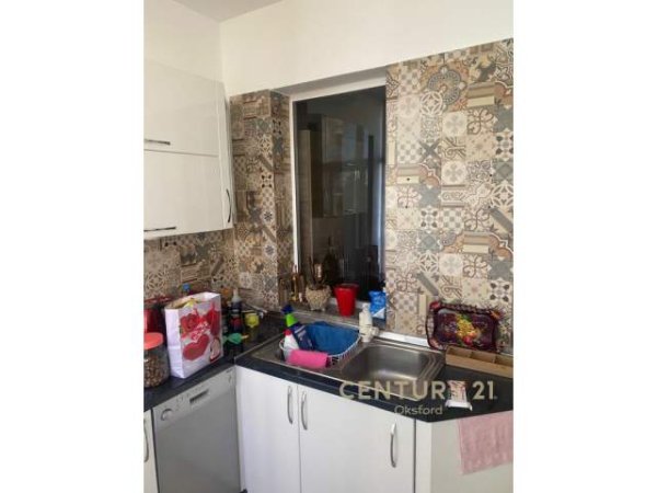 Tirane, jepet me qera apartament 1+1 Kati 5, 51 m² 400 Euro (Komuna e parisit)