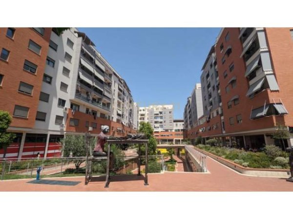 Tirane, jepet me qera apartament 2+1 Kati 4, 105 m² 550 Euro (|Rrruga e Dibres)