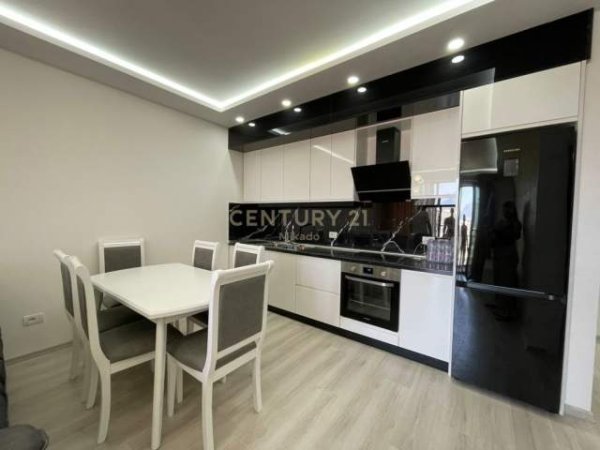 Tirane, jepet me qera apartament 1+1+BLK Kati 7, 65 m² 500 Euro (Unaza e Re)