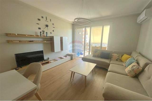 Tirane, jepet me qera apartament 2+1+BLK Kati 4, 86 m² 550 Euro (Rruga e Dafinave)