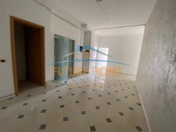 Durres, shitet ambjent biznesi Kati 3, 200 m² 1.600 Euro/m2 (Vollga)