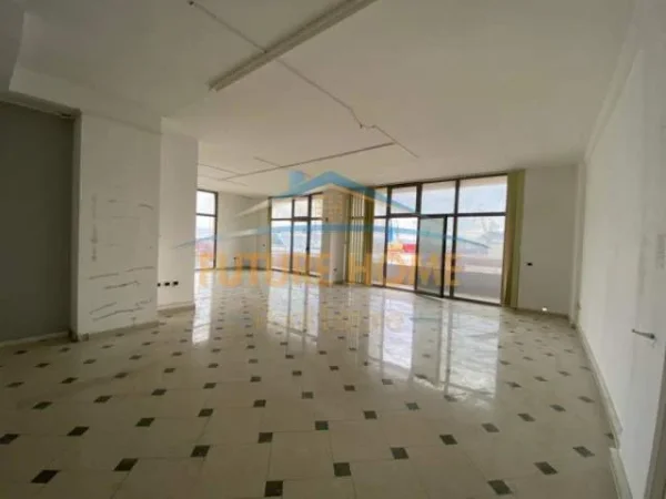 Durres, shitet ambjent biznesi Kati 3, 200 m² 1.600 Euro/m2 (Vollga)
