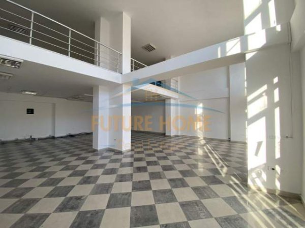 Durres, jepet me qera ambjent biznesi Kati 0, 311 m² 1.600 Euro (Vollga)