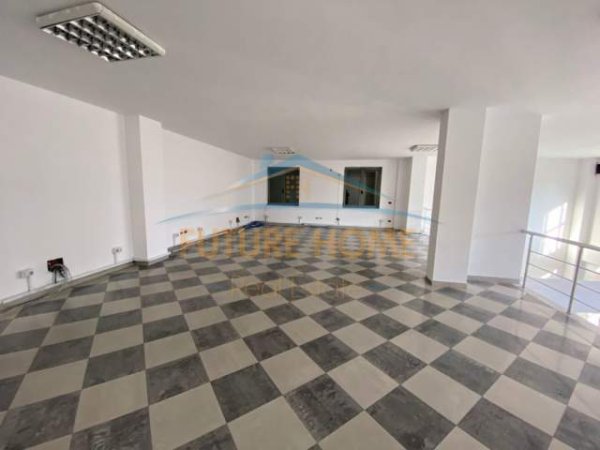 Durres, jepet me qera ambjent biznesi Kati 0, 311 m² 1.600 Euro (Vollga)