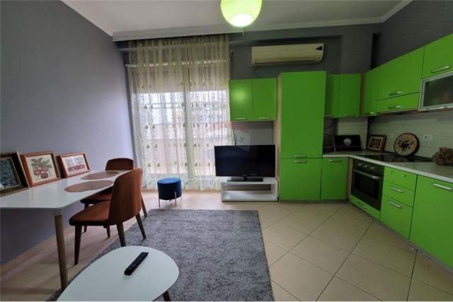 Tirane, jepet me qera apartament 1+1 Kati 7, 62 m² 520 Euro (garda bllok)