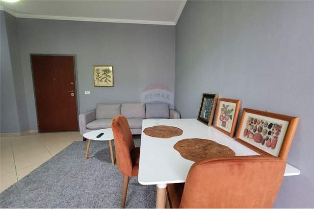 Tirane, jepet me qera apartament 1+1 Kati 7, 62 m² 520 Euro (garda bllok)