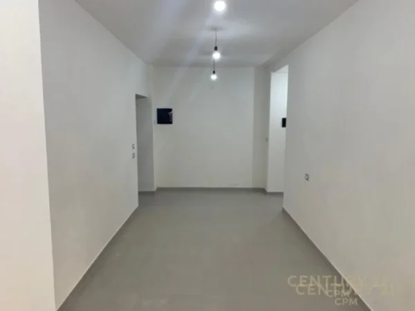 JEPET ME QIRA AMBJENT BIZNESI TEK SHALLVARET!