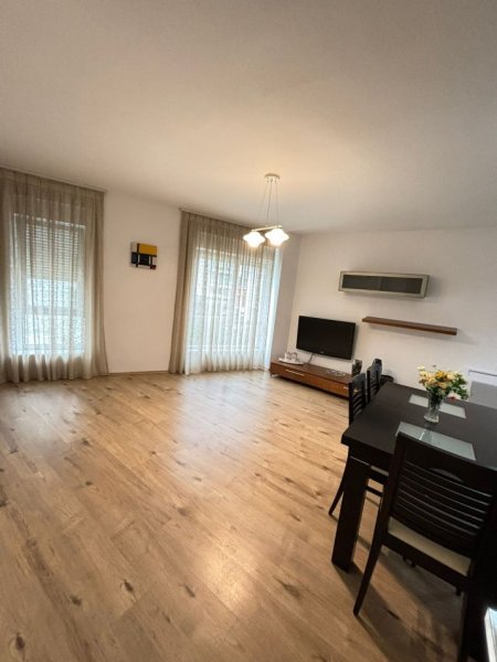 Jepet me qera Apartamenti 2+1+2 600 euro, 21 Dhjetori kompleksi Kontakt.