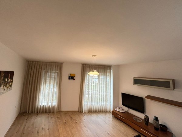 Jepet me qera Apartamenti 2+1+2 600 euro, 21 Dhjetori kompleksi Kontakt.