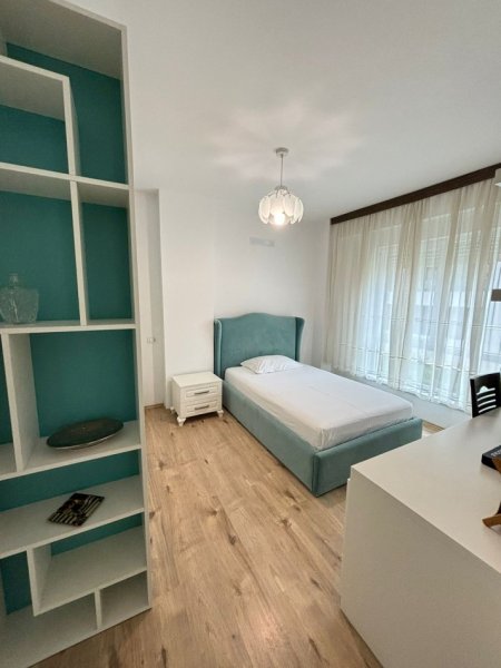 Jepet me qera Apartamenti 2+1+2 600 euro, 21 Dhjetori kompleksi Kontakt.