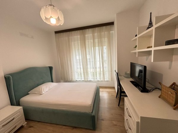 Jepet me qera Apartamenti 2+1+2 600 euro, 21 Dhjetori kompleksi Kontakt.