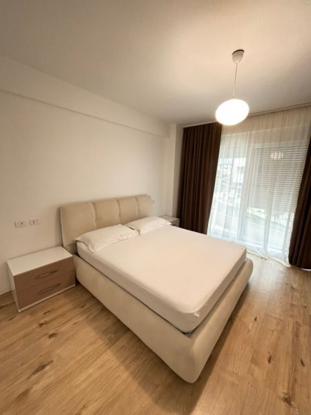 Jepet me qera apartament 2+1+2 i sapomobiluar,21 dhjetori  , rruga Frosina Plaku 600 euro