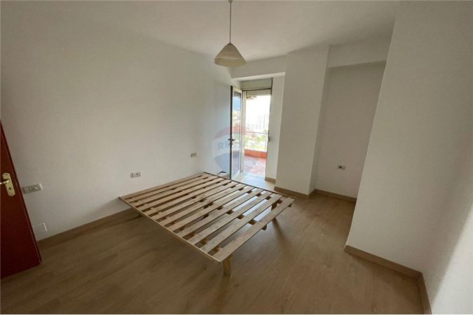 Apartament - Në Shitje - Bulevardi Zogu I, Shqipëri
SHESIM APARTAMENT 1+1 UNAZA E VOGEL!