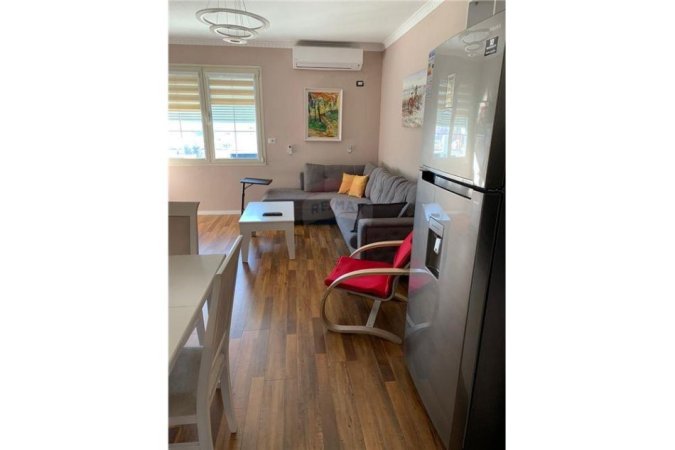 Apartament - Me Qira - Rruga e Elbasanit, Shqipëri
Apartament 1+1 me qira tek Rruga e Elbasanit!