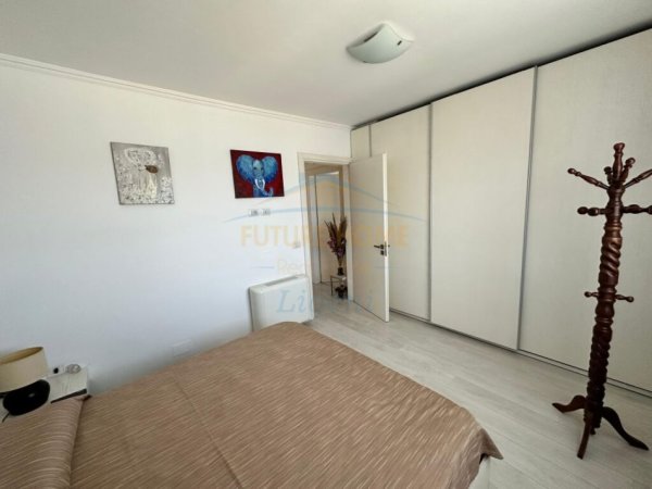 Shitet, Apartament 2+1+2, Liqeni i Thate, Tirane.  LI39081