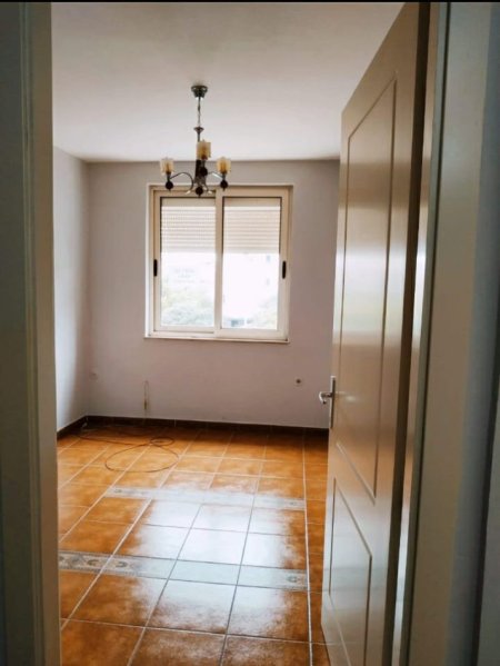 Apartament me qera 1+1 per zyra - 21 Dhjetori