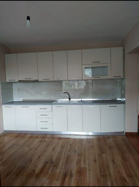 Apartament me qera 1+1 per zyra - 21 Dhjetori