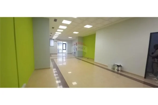 Dyqan - Me Qira - Pazari i Ri, ShqipëriJEPET AMBIENT ME QIRA TEK PAZARI I RI!