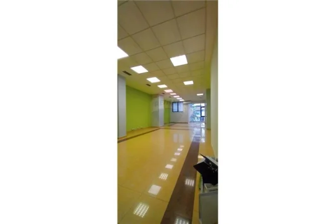 Dyqan - Me Qira - Pazari i Ri, ShqipëriJEPET AMBIENT ME QIRA TEK PAZARI I RI!