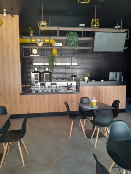 Fast Food-Lokal Me Qera Tek Fusha E Aviacionit (ID BL2128) Tirane