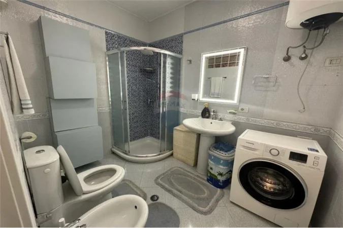 Apartament - Me Qira - Liceu Artistik - RTSH, Shqipëri
JEPET ME QIRA APARTAMENT 1+1 PRANE RTSH