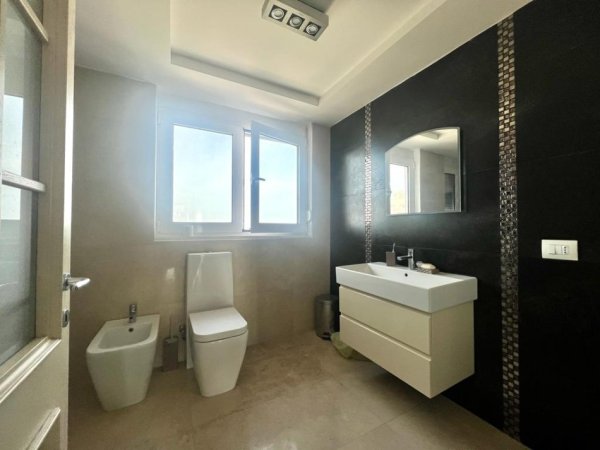 JEPET ME QIRA APARTAMENT 2+1 BULEVARDI KRYESOR DURRES