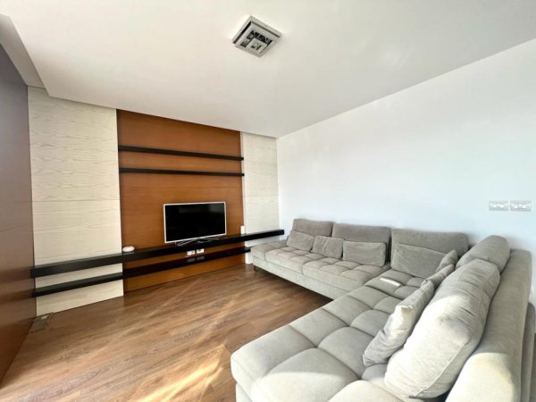 JEPET ME QIRA APARTAMENT 2+1 BULEVARDI KRYESOR DURRES