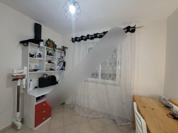 Japim me qera apartament 3+1 tek Rruga Fortuzi