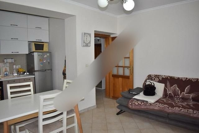 Japim me qera apartament 3+1 tek Rruga Fortuzi