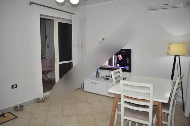 Japim me qera apartament 3+1 tek Rruga Fortuzi