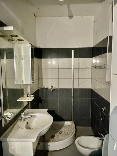 Durres, Shitet Apartament 1+1, Pran Stadiumit Niko Dovana