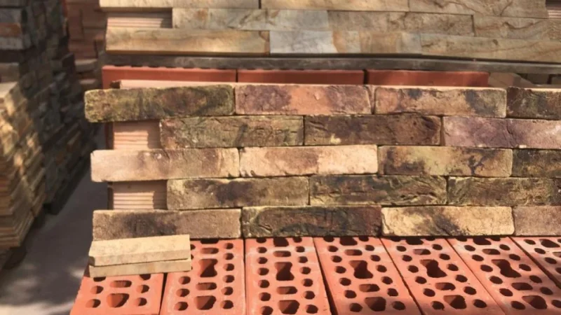 Oxhaqe, furra, tulla shamat zjarrduruese, llaç shamat zjarrdurues, pllaka antike balte per veshje, mbulesa muresh edhe shkallesh, blloqe betoni, pluhur mermeri etj...🤲🤲🤲