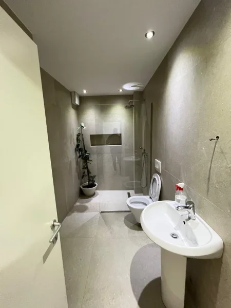 Shitet Apartamenti 2+1 - Në Rrugën Hoxha Tahsim