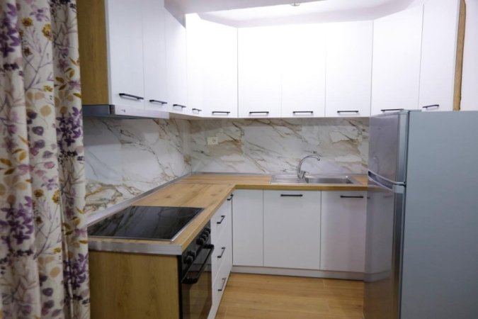 Jepet me qira apartament 1+1 prane Rruges se Kosovareve