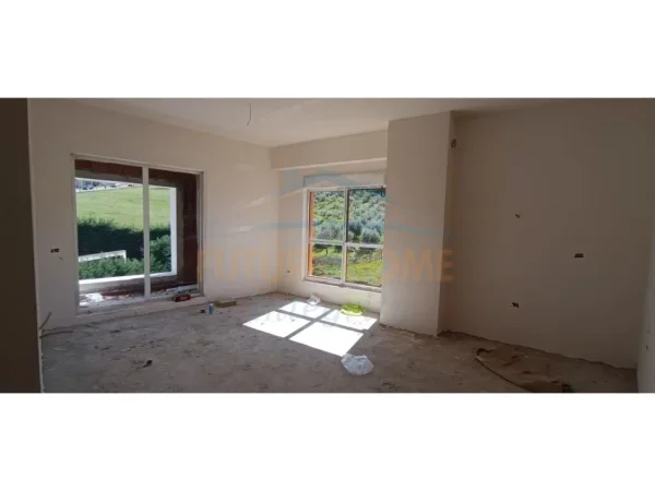 Shitet, Apartament 2+1+2, Rezidenca Kaimi, Tiranë.
Cmimi 104,000euro