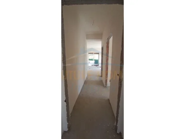 Shitet, Apartament 2+1+2, Rezidenca Kaimi, Tiranë.
Cmimi 104,000euro