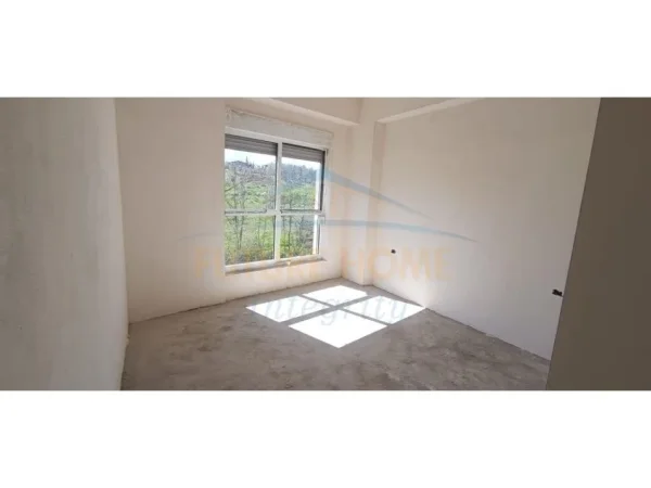 Shitet, Apartament 2+1+2, Rezidenca Kaimi, Tiranë.
Cmimi 104,000euro