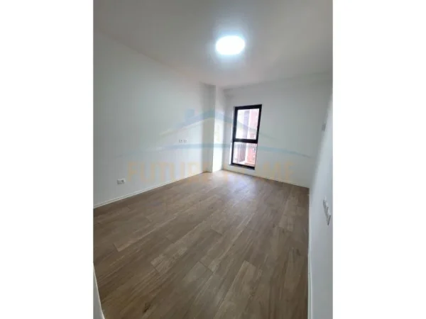 Qera, Apartament 2+1+Post Parkimi, Për Zyra, Rruga e Kavajës
Cmimi 900euro