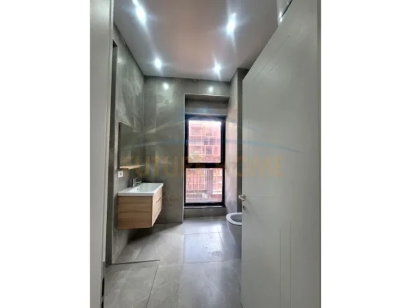 Qera, Apartament 2+1+Post Parkimi, Për Zyra, Rruga e Kavajës
Cmimi 900euro