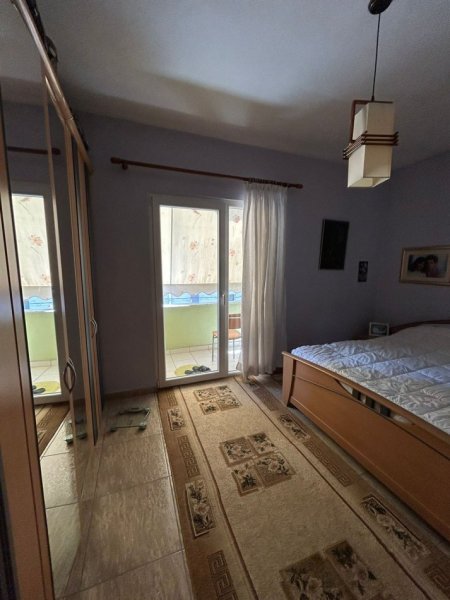 Ekskluzive!
Shitet apartament 3+1+2 te rruga e Elbasanit prane terminalit.