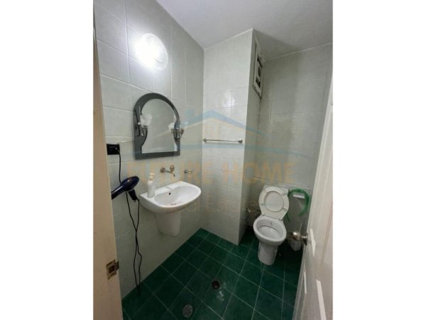 Shitet, Apartament 3+1+2, Laprakë, Tiranë.