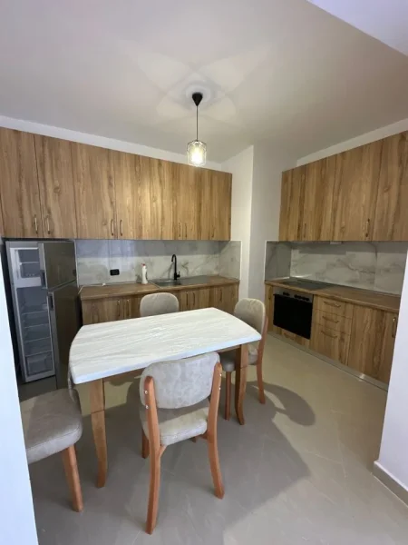 Apartament 2+1 +2 Per Qira Ne Astir