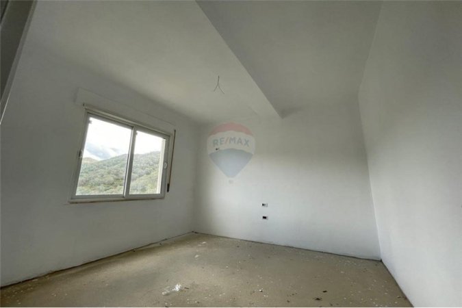 Shitet apartament 2+1+2 Rr Zenel Murra !