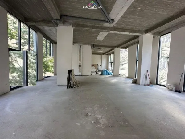 Ambient Biznesi/ Dyqan Me Qera Tek Ura E Nesharakut (ID BD21492) Tirane.